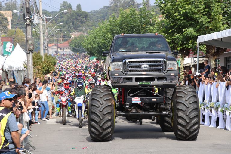 Ovelhama reúne 3.386 trilheiros de motos, quadris e UTVs, em Campo Alegre (SC)