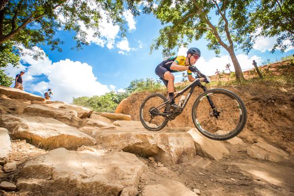 Guilherme Muller e Raiza Goul&atilde;o s&atilde;o os campe&otilde;es da Ta&ccedil;a Brasil XCO Brasil Ride