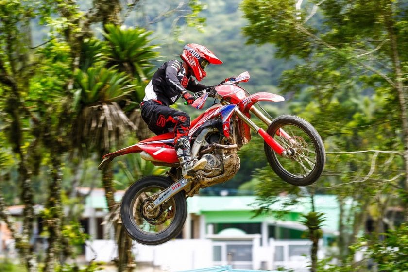 Honda Racing inicia Brasileiro de Enduro FIM com vit&oacute;rias