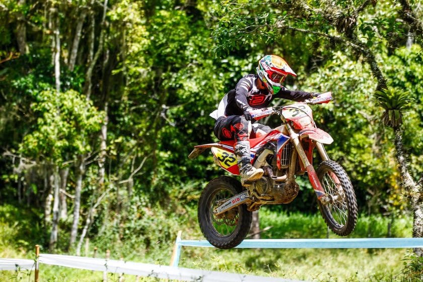 Honda Racing inicia Brasileiro de Enduro FIM com vit&oacute;rias