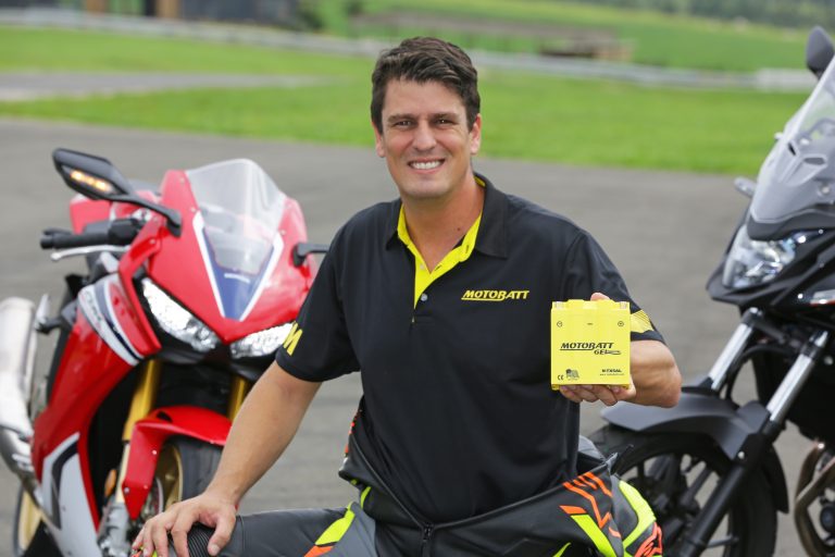 Motobatt anuncia nova parceria com o piloto Leandro Mello