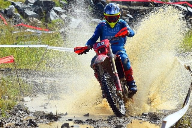 Vit&oacute;ria dupla para a Edgers Factory Team na estreia do Brasileiro de Enduro