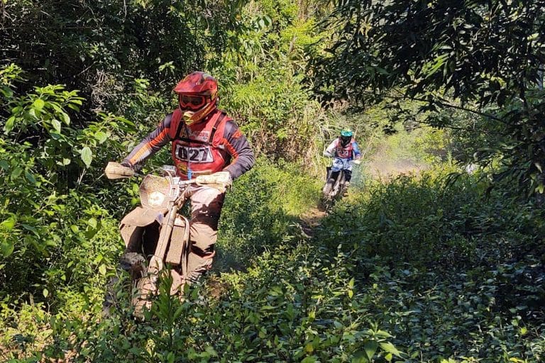 Pilotos invadem Gramado na abertura do Borilli Racing Gaúcho de Enduro de Regularidade