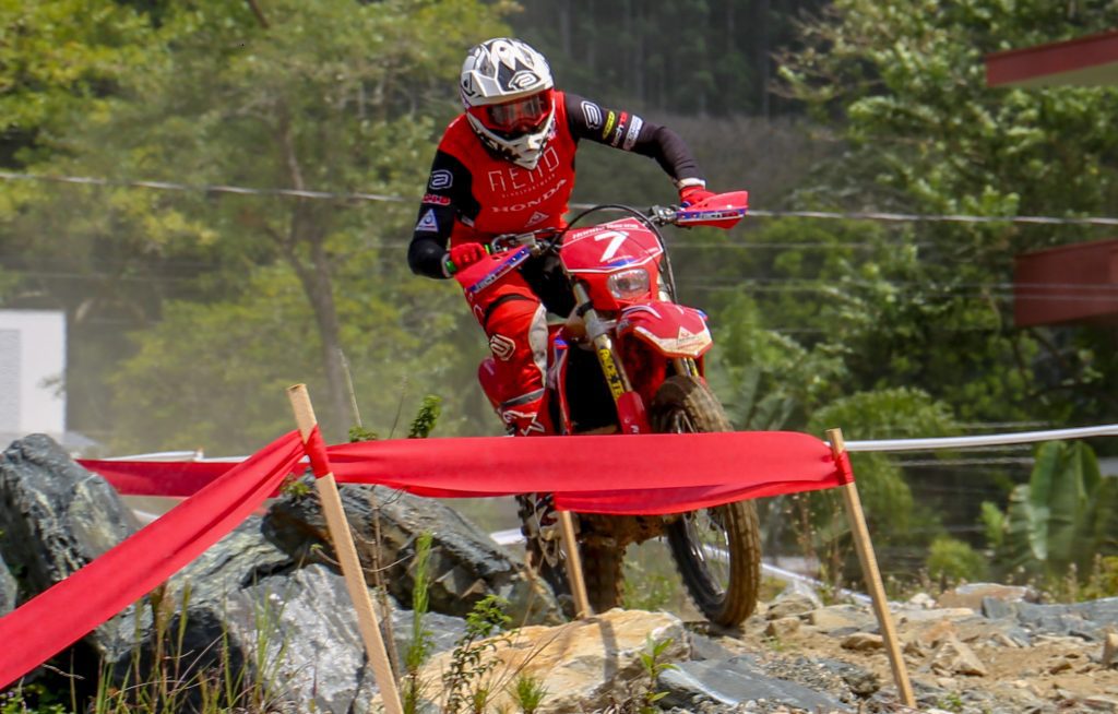 Etapa de abertura do Brasileiro de Enduro FIM &eacute; marcada por grandes disputas