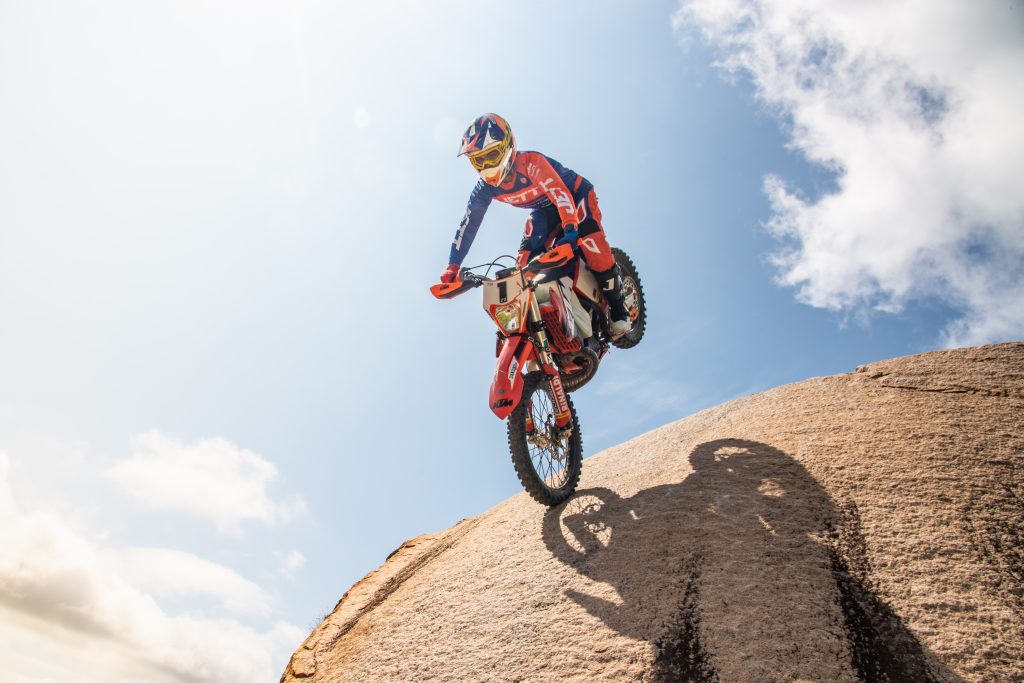 Entrevistamos o nome do Hard Enduro nacional, Rigor Rico, conhe&ccedil;a mais do piloto KTM Brasil