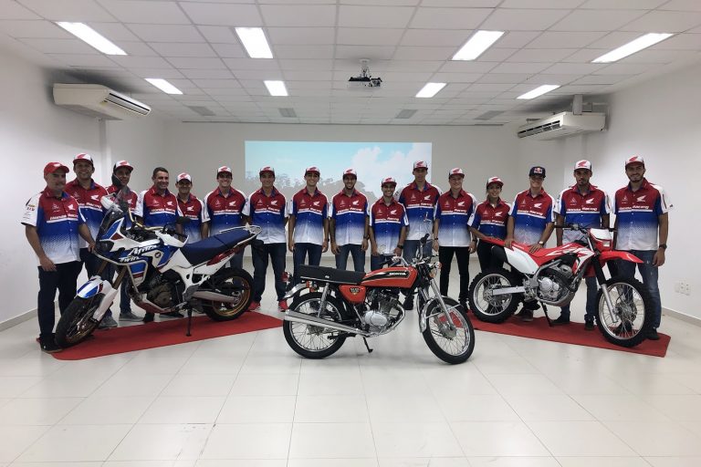 Pilotos da equipe Honda Racing relembram visita à fábrica em Manaus (AM)