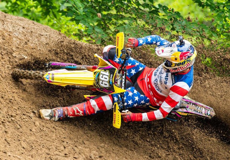 Vídeo | Travis Pastrana #199, “destruindo” a bordo de uma 125cc 2t