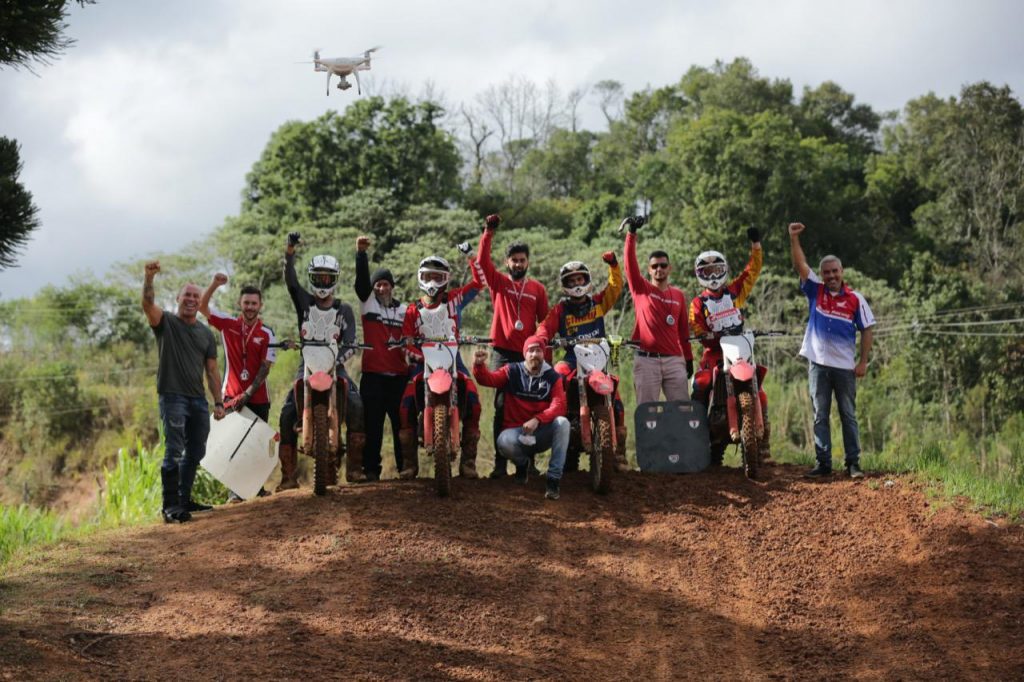 Wanderlei Silva, atleta de MMA, visita o CT Honda Racing