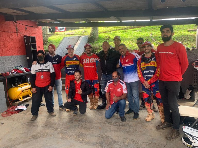 Wanderlei Silva, atleta de MMA, visita o CT Honda Racing