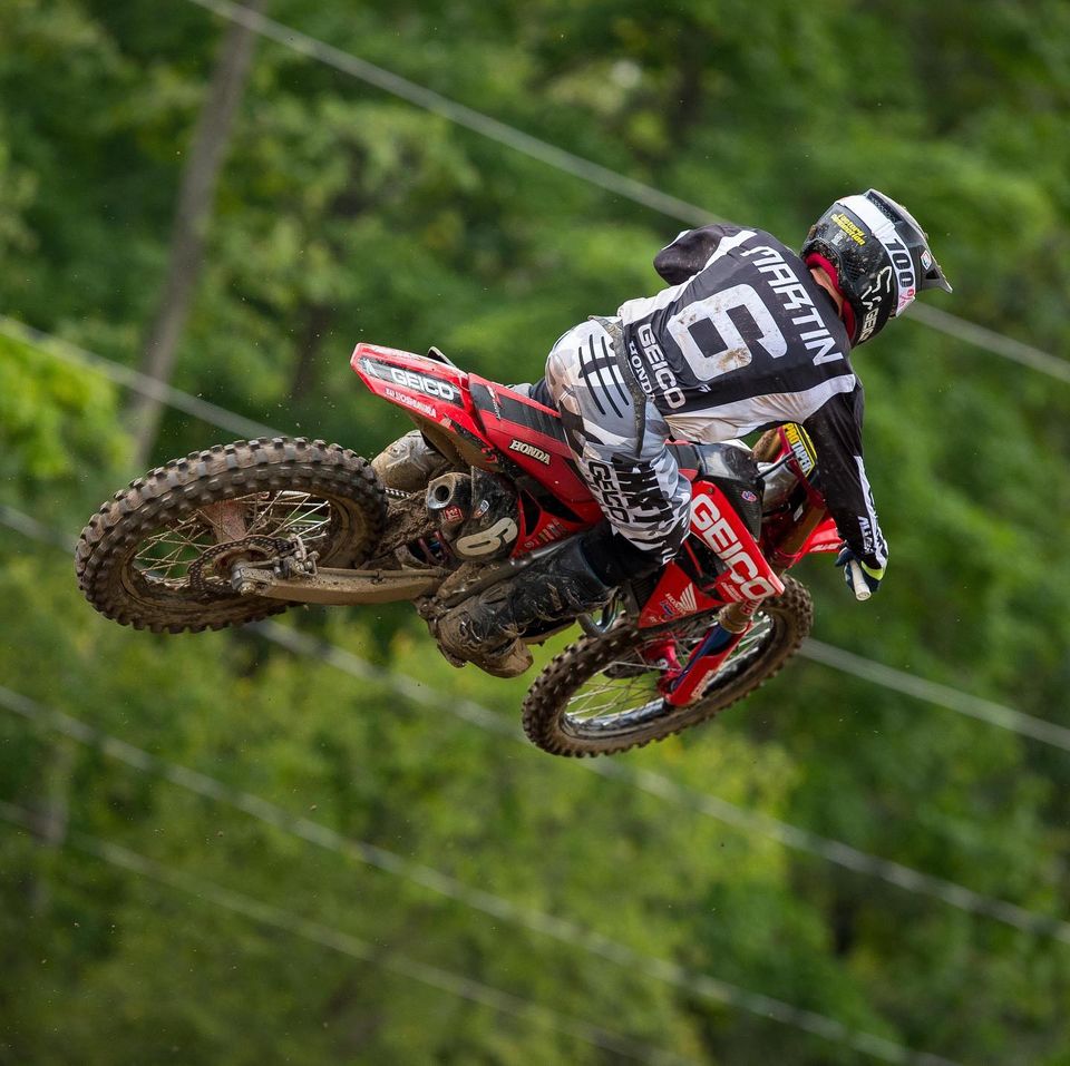 AMA Motocross: Eli Tomac e Jeremy Martin vencem em Ironman