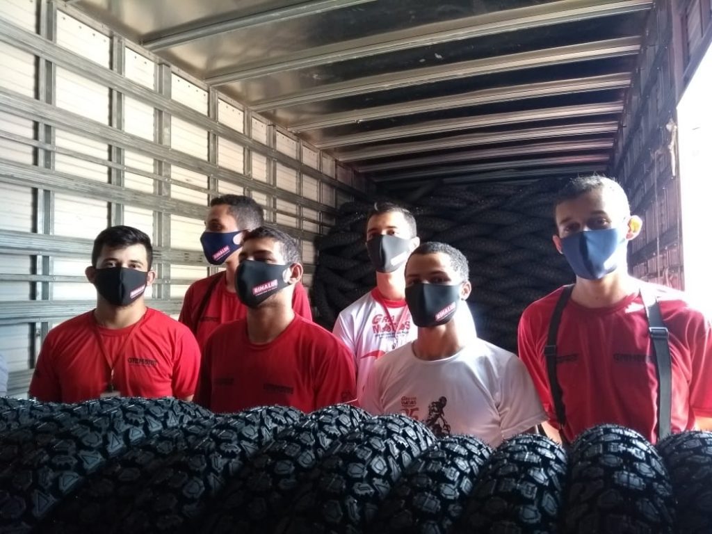Rinaldi Pneus destina 2 mil m&aacute;scaras para motociclistas ga&uacute;chos