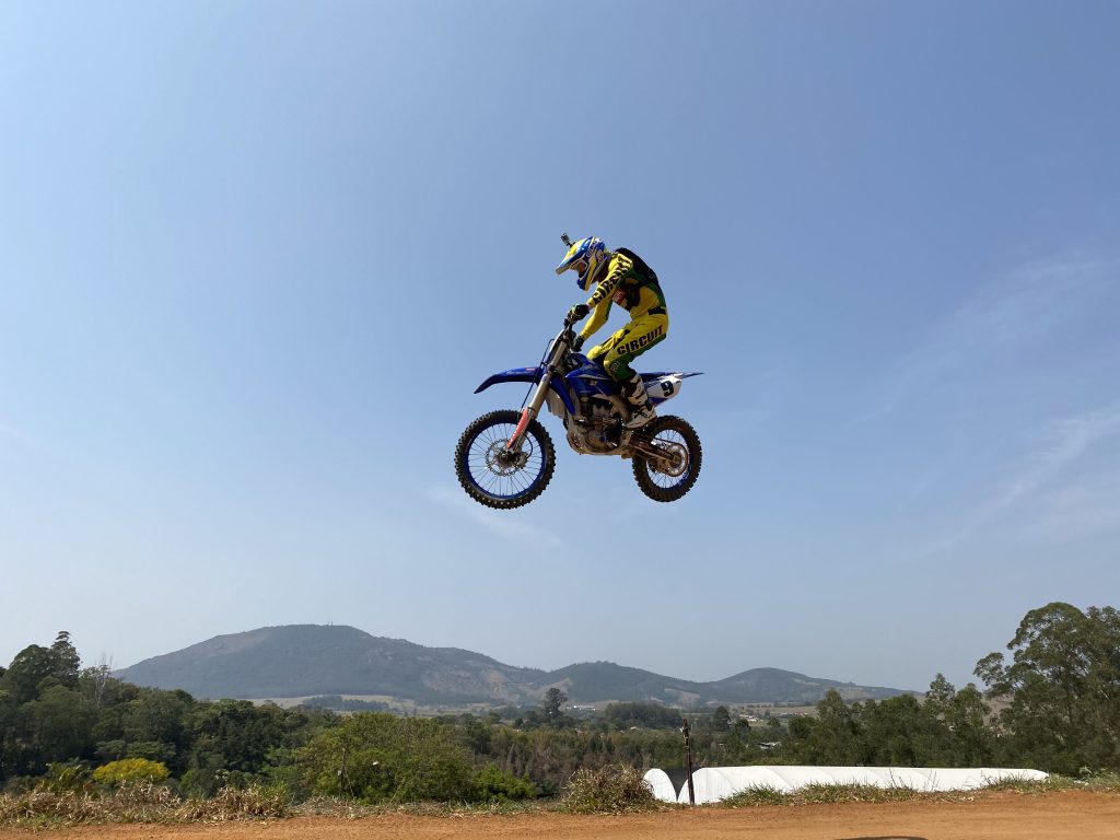 Jorge Negretti volta &agrave;s origens