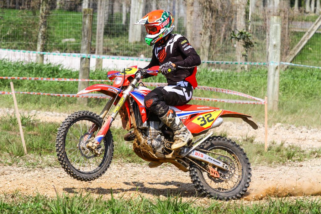 Gabriel Soares vence 2&ordf; etapa do Brasileiro de Enduro FIM, em Penha (SC)