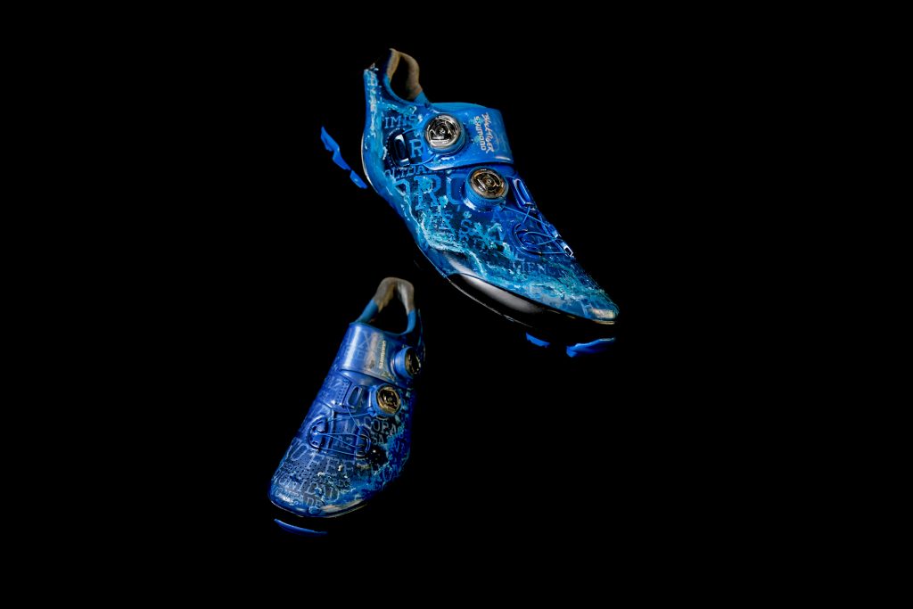 Henrique Avancini promove leil&atilde;o beneficente de sapatilha exclusiva da Copa do Mundo de MTB