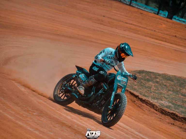 Tatá Pelegrino estreia no Enduro e se prepara pro Flat Track