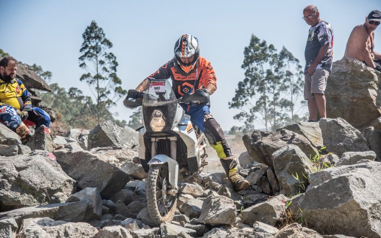 Big Trail Enduro Series desafia os pilotos em um circuito de trilhas noturnas