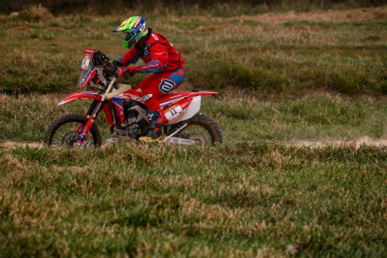 Honda Racing: Bissinho Zavatti começa Sertões 2020 com vitória na geral das motos