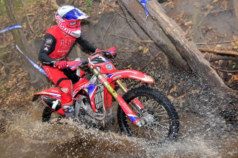 Equipe Honda Racing disputa rodada tripla no Brasileiro de Enduro em Rio Negrinho (SC)