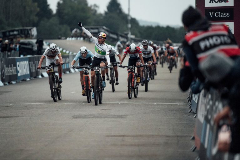 Histórico! Avancini vence prova na Copa do Mundo de MTB