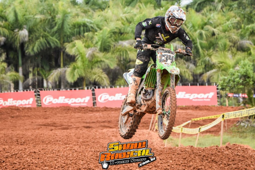 Produtos Inside Pinturas em a&ccedil;&atilde;o no Brasileiro de Motocross