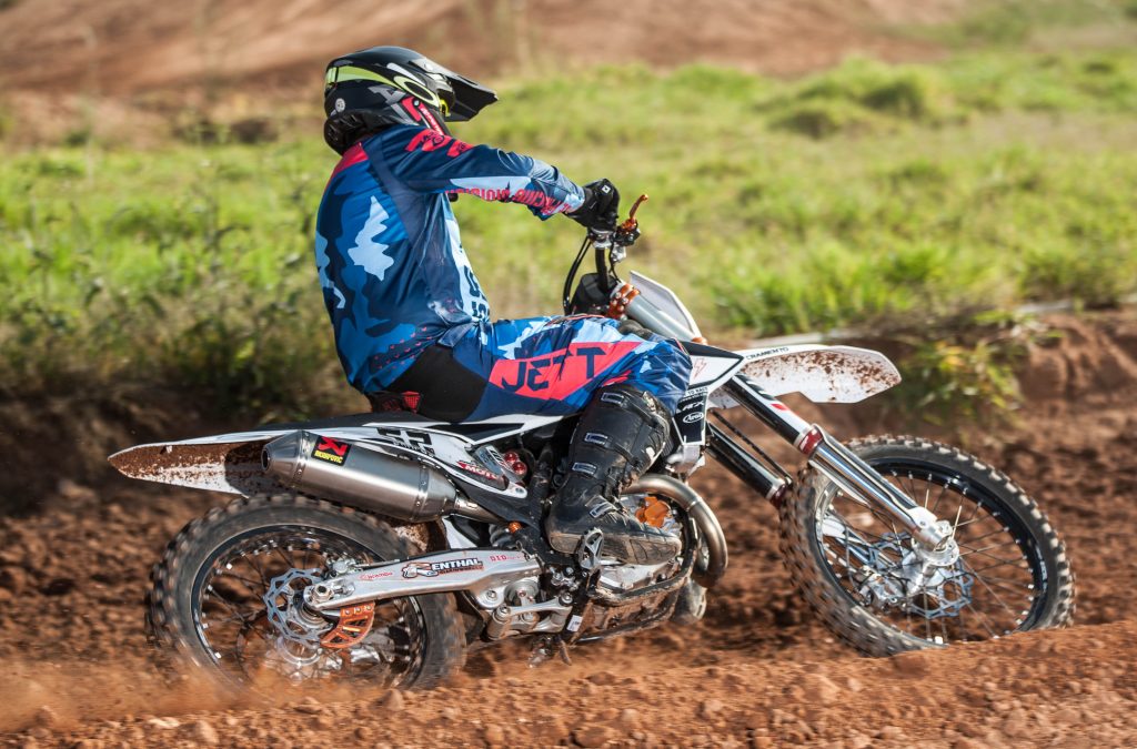 Conhe&ccedil;a a KTM 450 SX-F de 130 Mil Reais