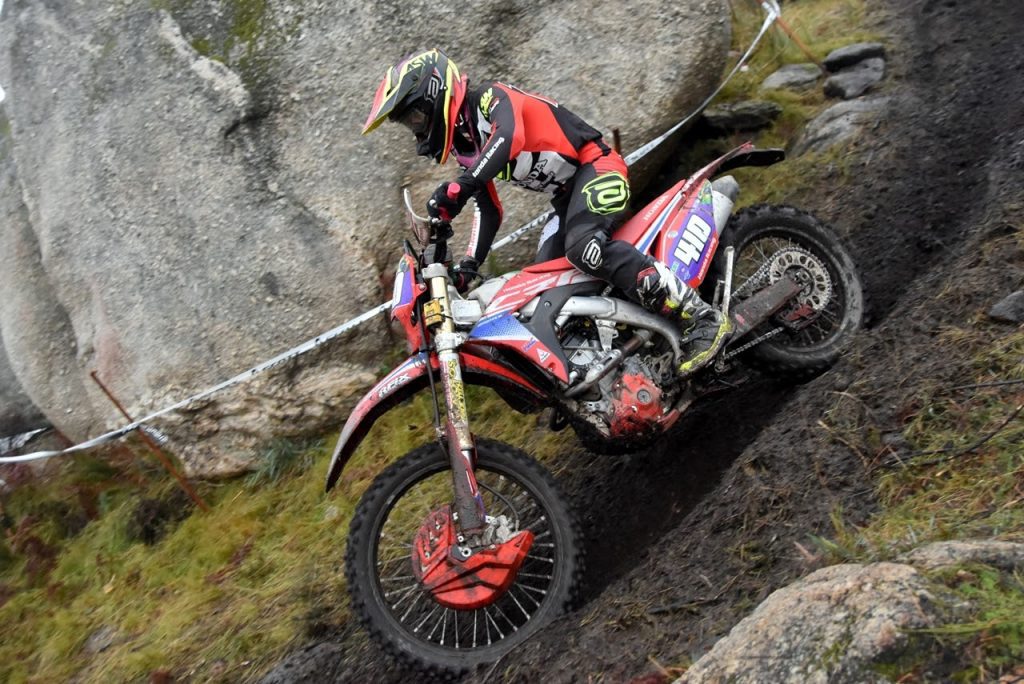 Bruno Crivilin finaliza Mundial de Enduro com medalha de bronze