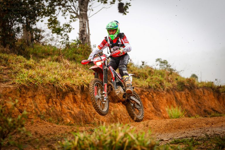 Dário Júlio vence 7ª edição do Enduro Costa das Baleias na categoria Brasil