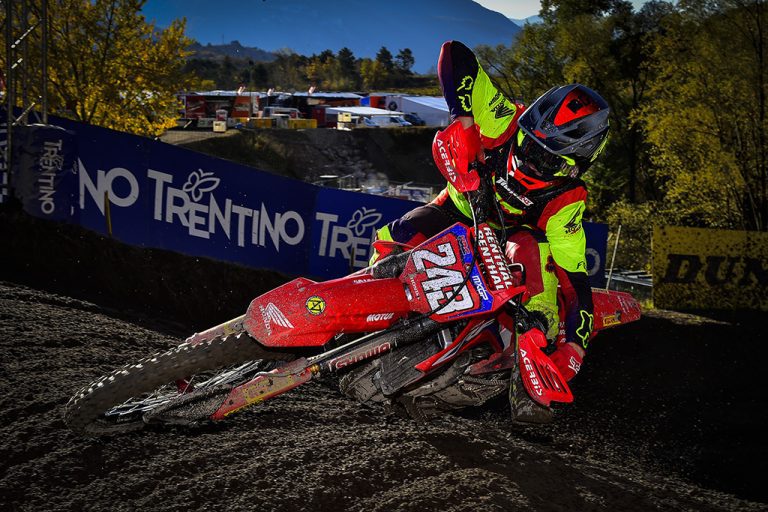Mundial de Motocross: Tim Gajser e Ben Watson vencem a rodada final da competição