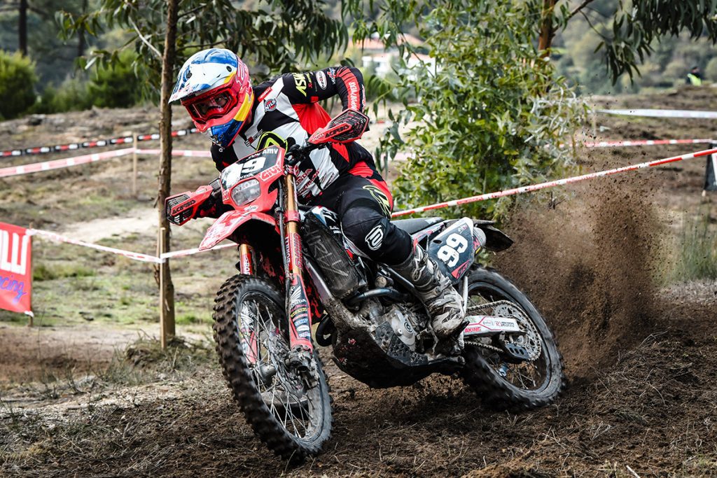 Bruno Crivilin conquista resultado hist&oacute;rico no Borilli Mundial de Enduro em Portugal