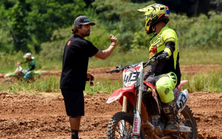 Dr. Thiago Martins: melhore seu desempenho treinando, por: Dino Training