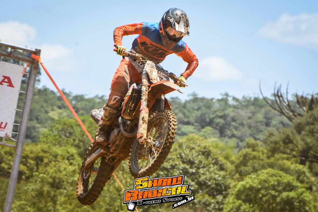 KTM mant&eacute;m lideran&ccedil;a em duas categorias ap&oacute;s a 4&ordf; etapa do Brasileiro de Motocross em Apia&iacute;-SP.