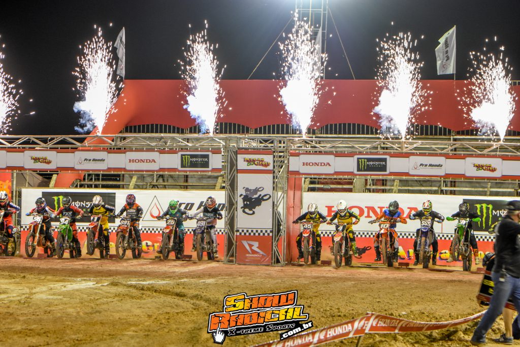 Dom&iacute;nio “vermelho” na primeira rodada do Arena Cross 2020 nessa sexta-feira