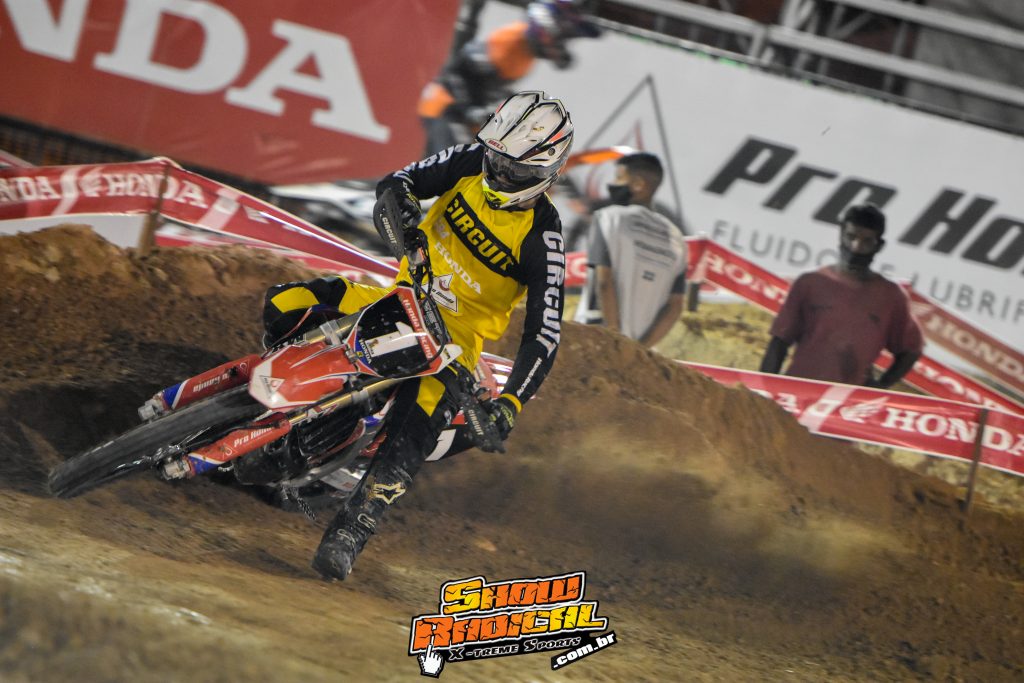 Dom&iacute;nio “vermelho” na primeira rodada do Arena Cross 2020 nessa sexta-feira