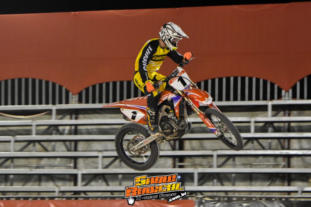 Dom&iacute;nio “vermelho” na primeira rodada do Arena Cross 2020 nessa sexta-feira