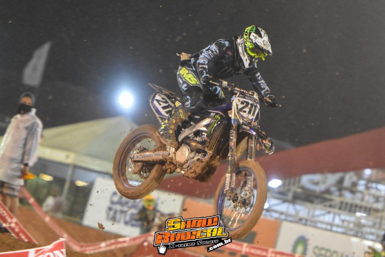 Paulo Alberto vence as duas baterias e é campeão do Arena Cross 2020