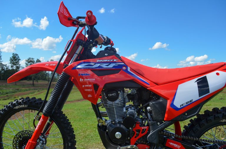 Biker Acessórios apresenta novo Kit Plástico R1DE para CRF 230 2021