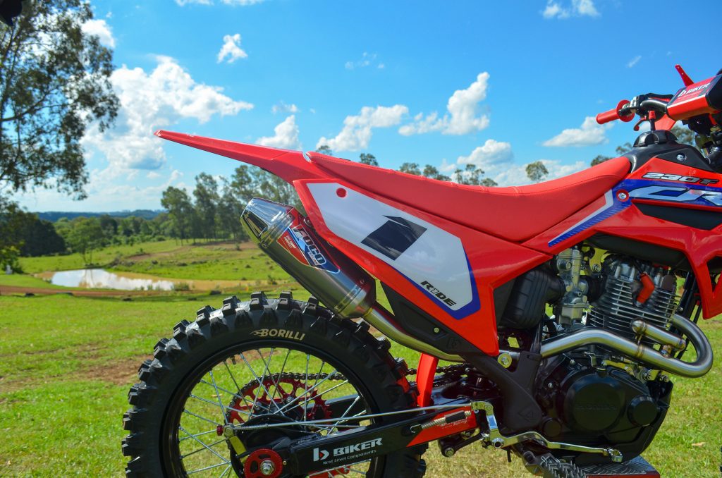 Biker Acess&oacute;rios apresenta novo Kit Pl&aacute;stico R1DE para CRF 230 2021