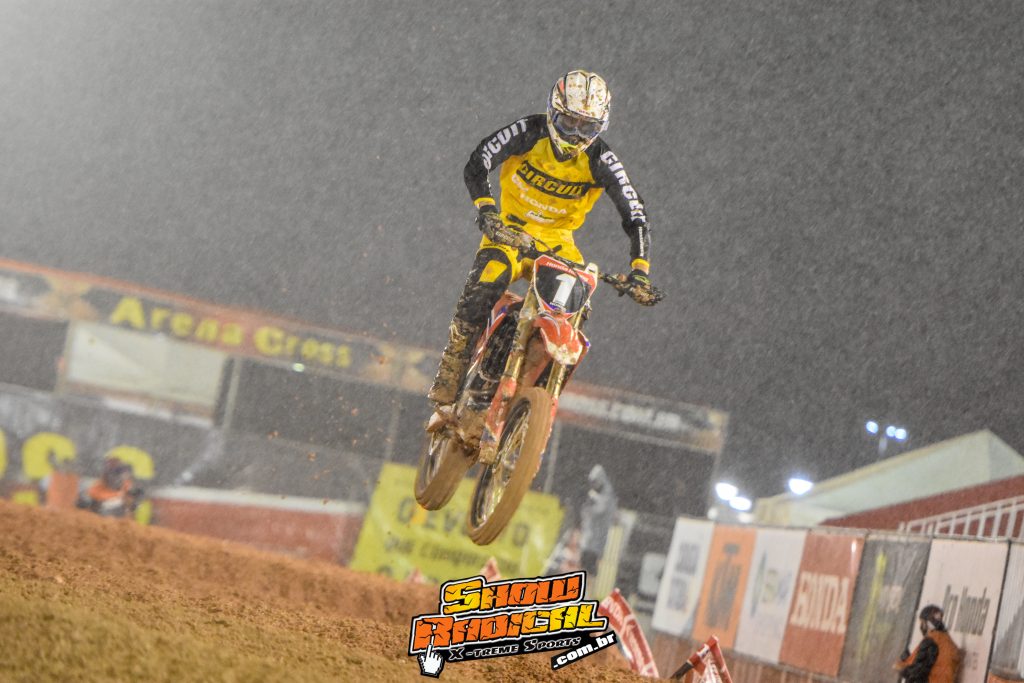 Paulo Alberto vence as duas baterias e &eacute; campe&atilde;o do Arena Cross 2020