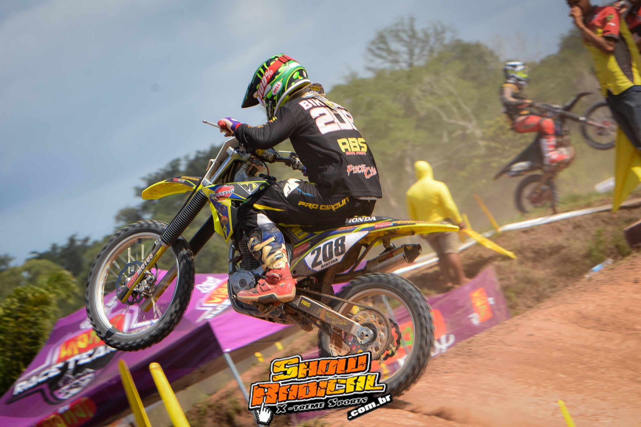Primeiro dia da 5&ordf; edi&ccedil;&atilde;o da Copa VitaNat de Motocross