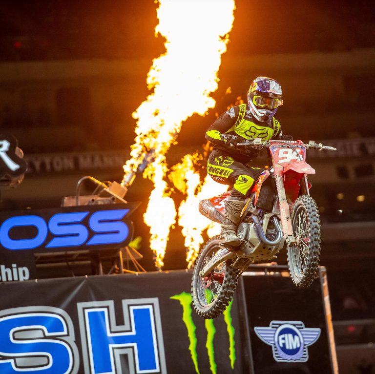 4ª etapa AMA Supercross: Confiram os resultados e vídeos de Indianápolis