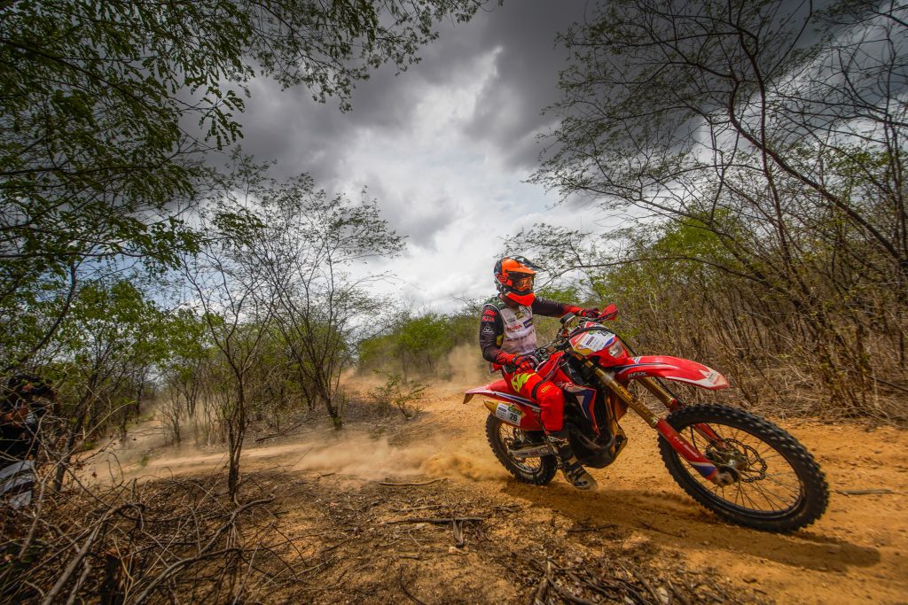 Honda Racing: D&aacute;rio J&uacute;lio (classe Over 40), Thiago Veloso (Brasil) e Gabriel Soares (S&ecirc;nior) s&atilde;o campe&otilde;es do Rally Piocer&aacute; 2021