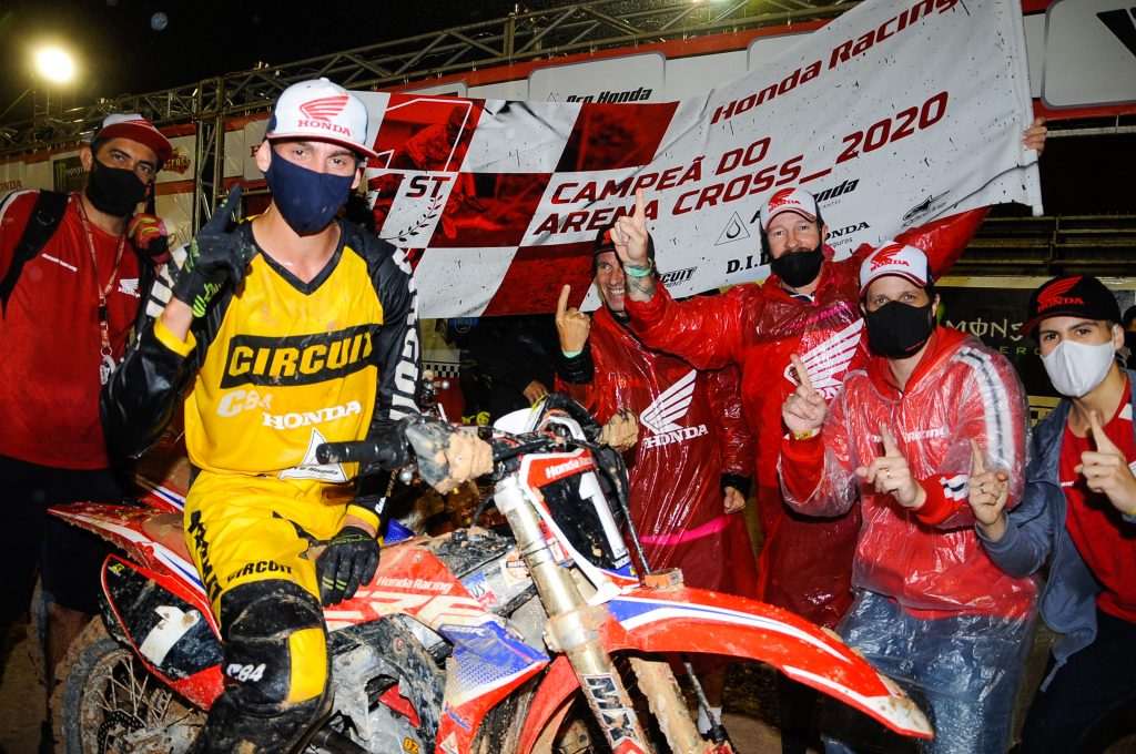 Lucas Dunka anuncia pausa nas competi&ccedil;&otilde;es de motocross