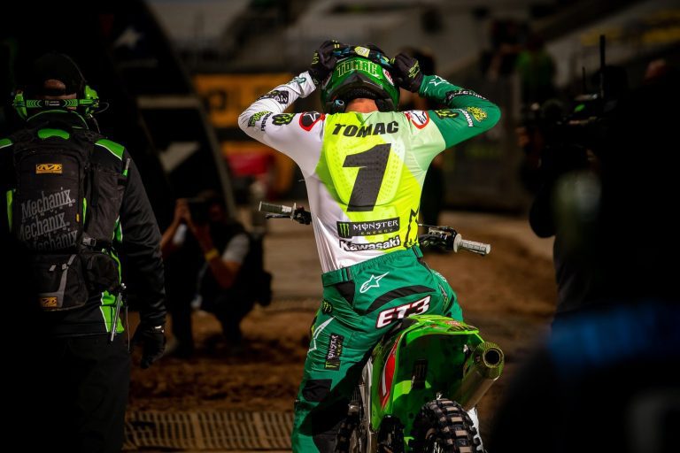 Eli Tomac e Jett Lawrence vencem em Houston 2 no AMA SX, com Vídeos!