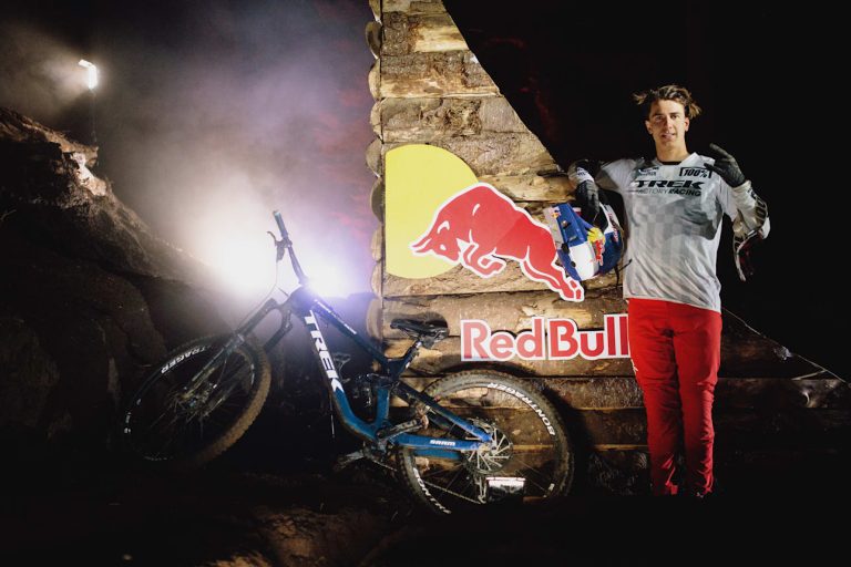 Red Bull Chile apresenta: UNA CARRERA CONTRA EL TIEMPO EL DESAFÍO DE PEDRO BURNS