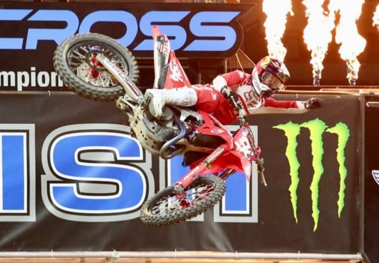 Roczen vence na 5ª etapa do AMA SX em Indianápolis, vídeos e ranking