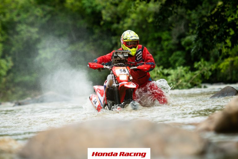 CRF Brasil | Em sua estreia Thiago Veloso vence o Rally dos Sertões a bordo da CRF 250F