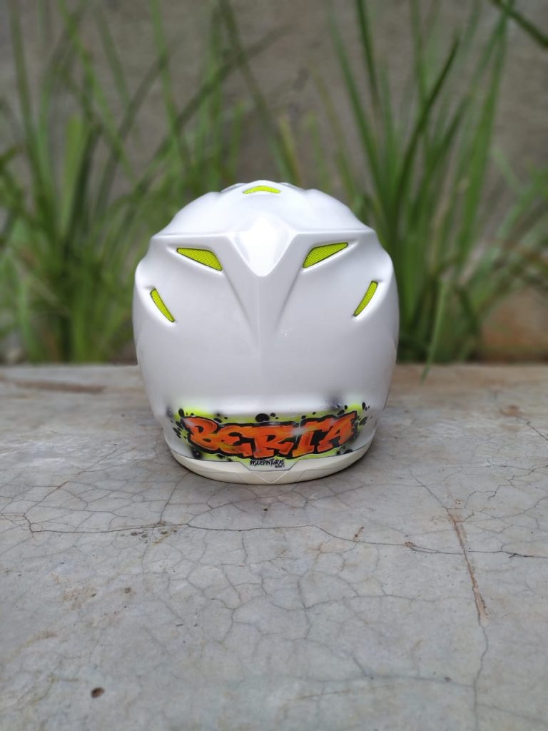 Inside Pinturas apresenta o capacete que ir&aacute; ser usado por Maiara Basso nessa temporada