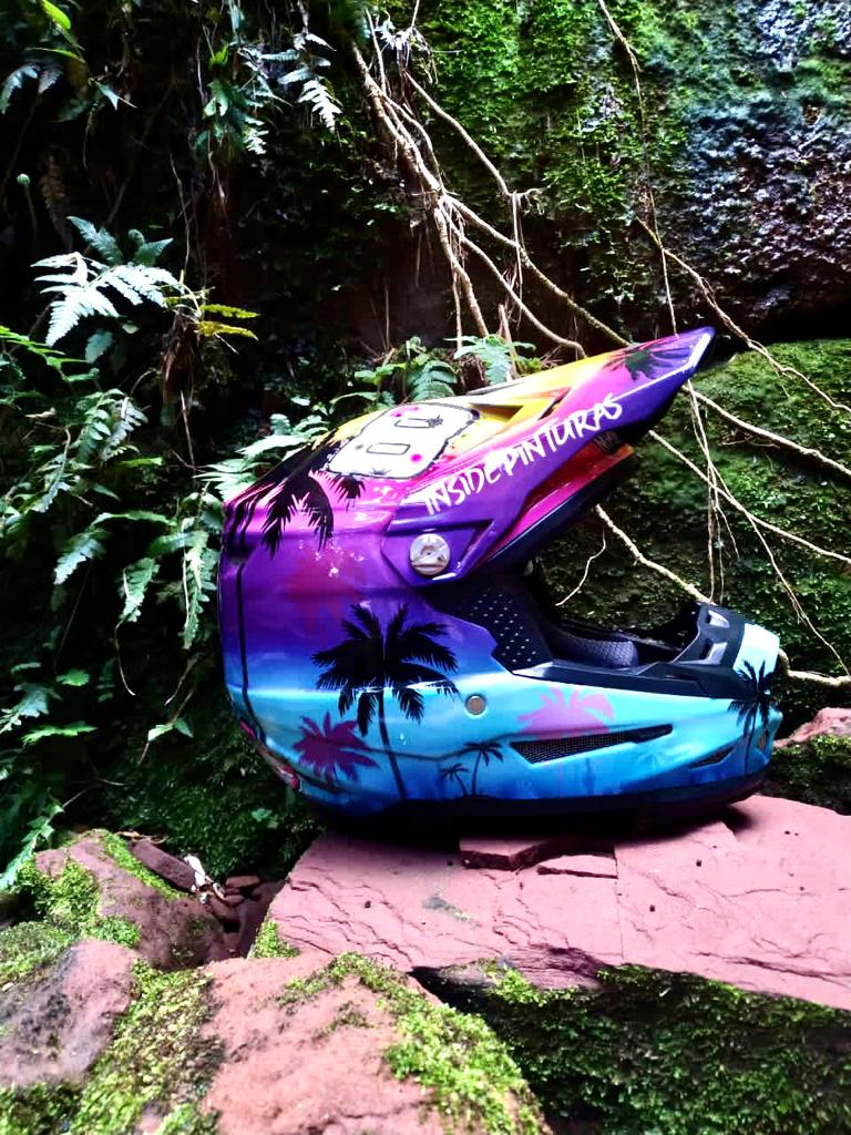Inside Pinturas apresenta o capacete que ir&aacute; ser usado por Maiara Basso nessa temporada