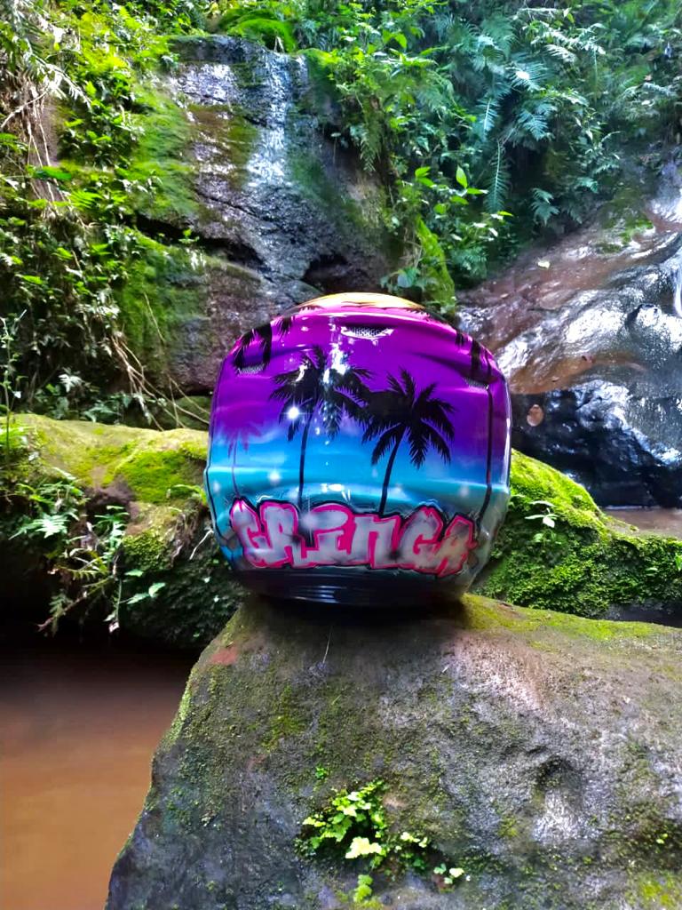 Inside Pinturas apresenta o capacete que ir&aacute; ser usado por Maiara Basso nessa temporada