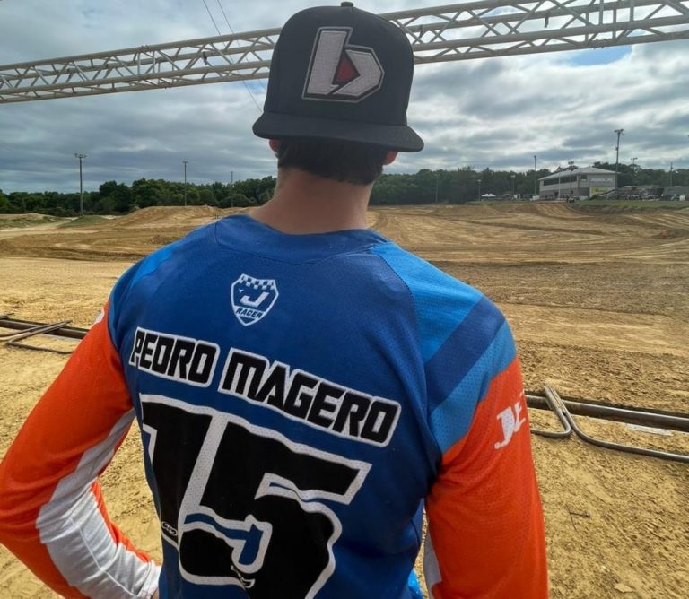 Pedro Magero #15 vence a 450 Four Stroke no Dade City Motocross Championship Series
